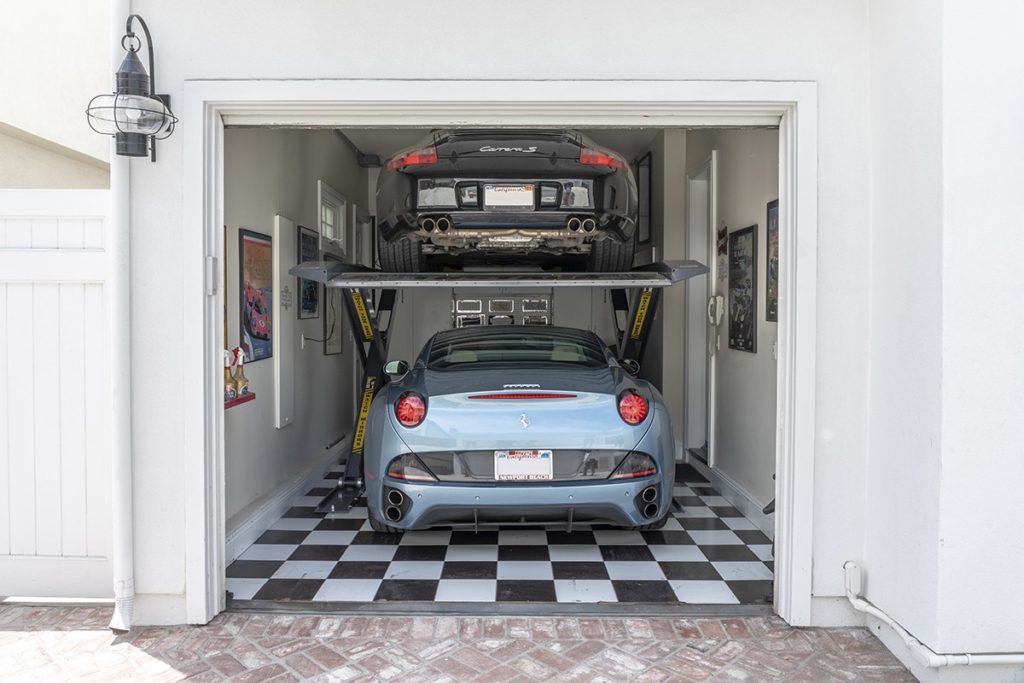 How many sq ft is an average 2 car garage How To Calculate The Optimal Garage Size Garagehold