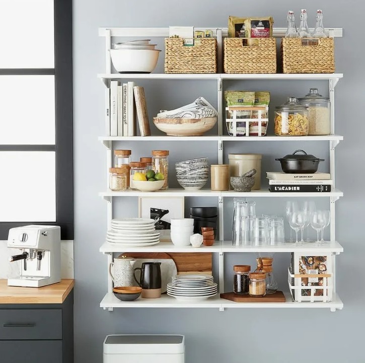 Corner shelves for vertical storage