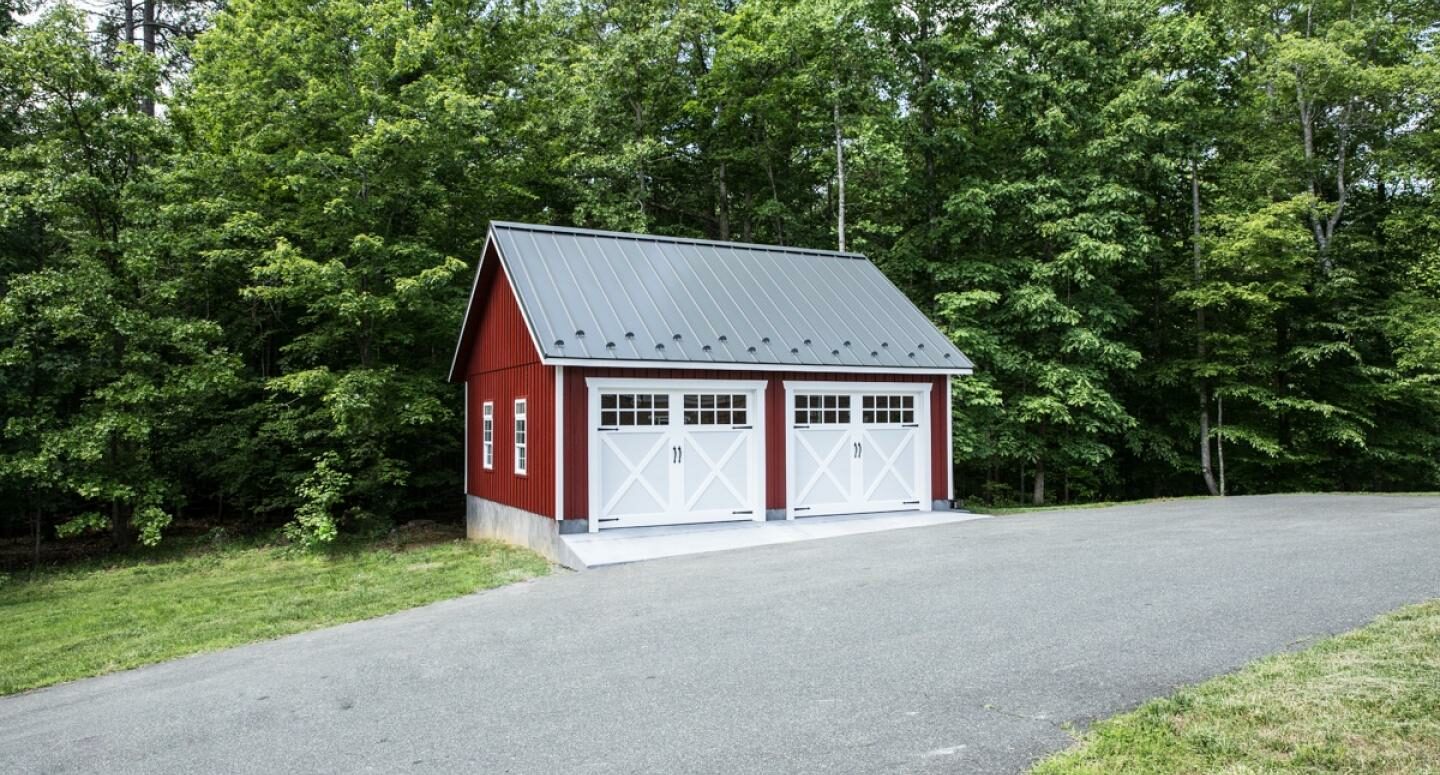 Single-Story WORKSHOP TWO-CAR GARAGE